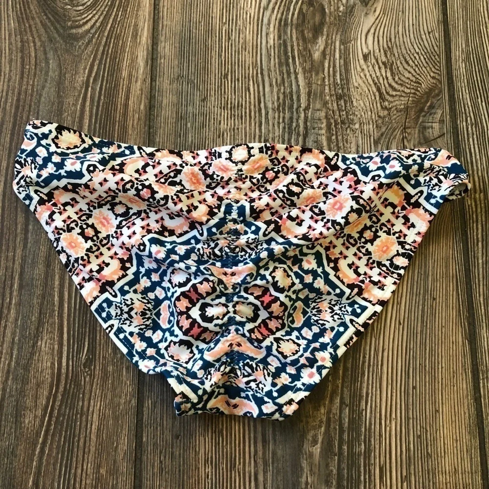 Xhilaration Black & Pink Pattern Scrunch Bottom